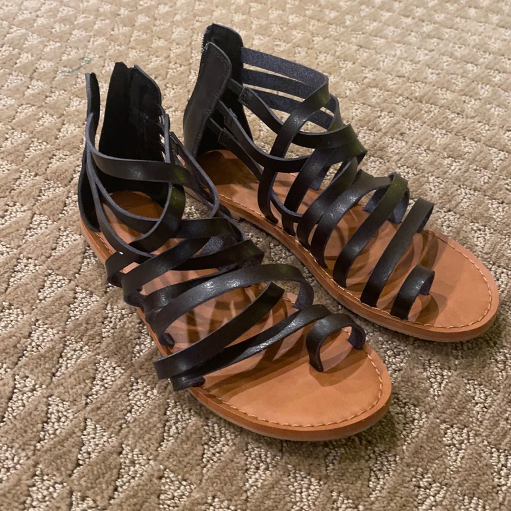 Universal Thread Makena gladiator sandals.